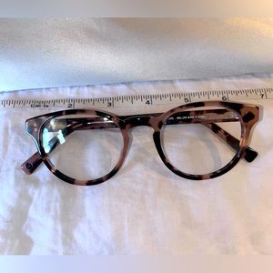 BRAND NEW- Tanned Tortoise Round glasses